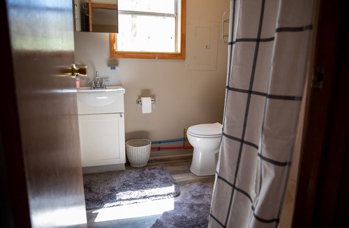 Old Washington Cottage | Timberline Cabins - The Pinewood Cottage - Hot tub, Fireplace, Pets