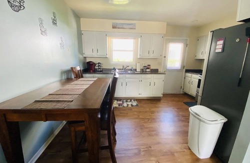 Conneaut Apartment | Tis’ Time Hideaway. Just a few blocks from beautiful Lake Erie!