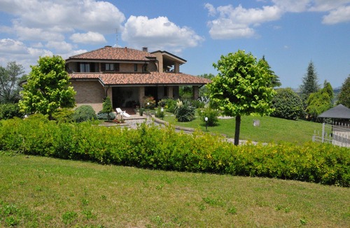 Montottone Villa | TITTY'S HOUSE, OASIS OF PEACE IN THE GREEN OF THE MARCHIGIAN HILLS.