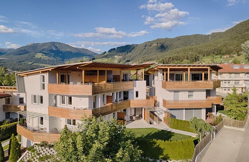 Riscone Apartment | TOP vacation apartment with garden & terrace, bike room, garage, Cron 4 sauna & pool
