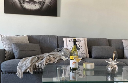 Elizabeth House | TOWNHOUSE*5BR*2BATH*2 FLOORS, FREE PARK*BBQ