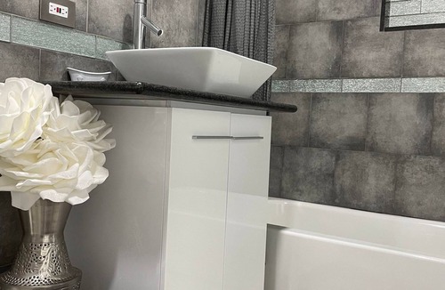 Elizabeth House | TOWNHOUSE*5BR*2BATH*2 FLOORS, FREE PARK*BBQ