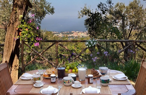 San Pietro Villa | Traditional villa with private pool near Sorrento, Traditional 2 bedroom holiday home for up to 4 pe.
