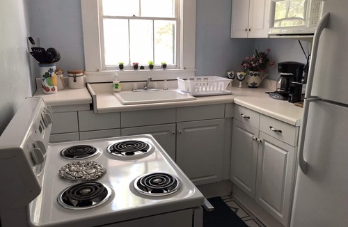 Folkston Cottage | Train Watchers' Cottage on Way to Okefenokee Wildlife Refuge