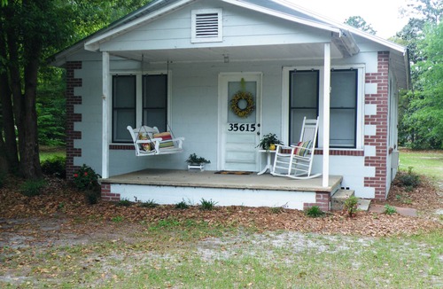 Folkston Cottage | Train Watchers' Cottage on Way to Okefenokee Wildlife Refuge
