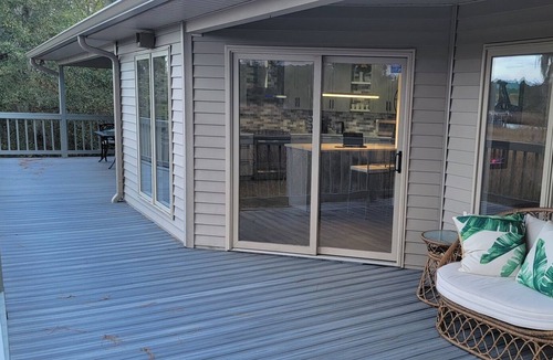 Aurora House | Tranquil Lux Home with Dock