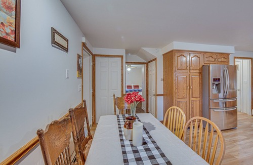Mount Pleasant Mills House | Tranquil Mt Pleasant Mills Retreat on 60-Acre Farm