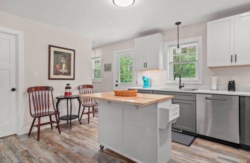 Deep Hole House | Tranquility | New Build, Sleeps 11, Fire Pit, Cornhole + Pet Friendly
