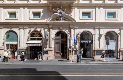 Rione II Trevi Apartment | TreasureRome Spanish Steps Family
