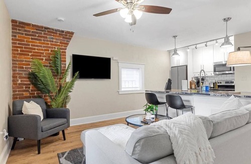 Point Breeze North Apartment | Trendy 2BR Apt Close to Pittsburgh Attractions