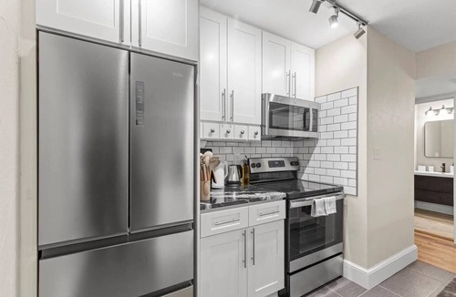 Point Breeze North Apartment | Trendy 2BR Apt Close to Pittsburgh Attractions