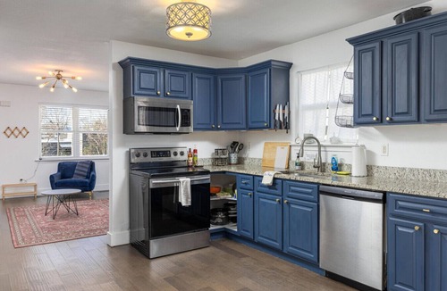 Orchard Knob Cottage | Trendy Downtown Cottage - 3BR, Pets Welcome!