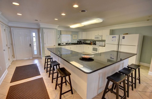 Crescent Beach Villa | Tropical Paradise! New Summer Discounts!