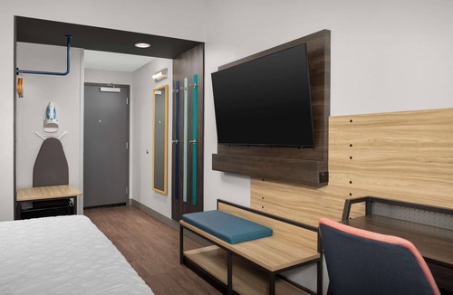 Northside Hotel | Tru by Hilton Jacksonville Airport I-95