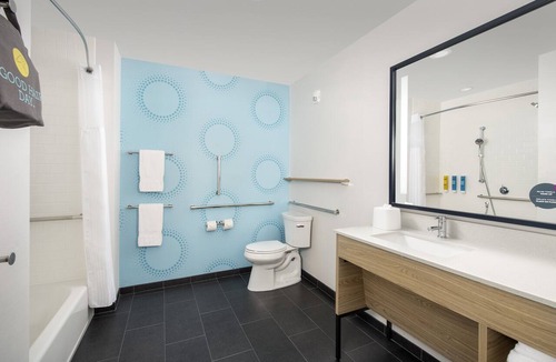 Northside Hotel | Tru by Hilton Jacksonville Airport I-95