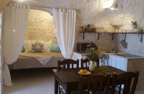 Ostuni House | Trulli Collina della Pace, private pool, terrasses, veranda, BBQ, garden, olives