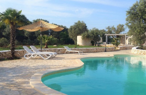Ostuni House | Trulli Collina della Pace, private pool, terrasses, veranda, BBQ, garden, olives