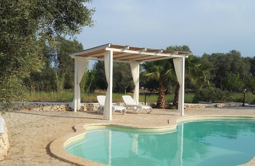 Ostuni House | Trulli Collina della Pace, private pool, terrasses, veranda, BBQ, garden, olives