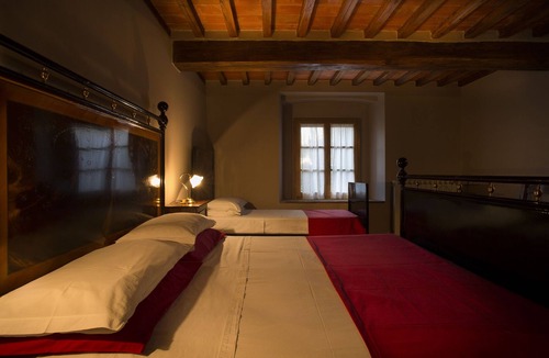 Arezzo Other | Tuscan Country House in the middle of Buccia Nera WinE Farm