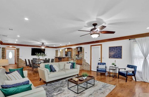 North Brookhaven House | Tuscan Dreams Message Now for Summer Special
