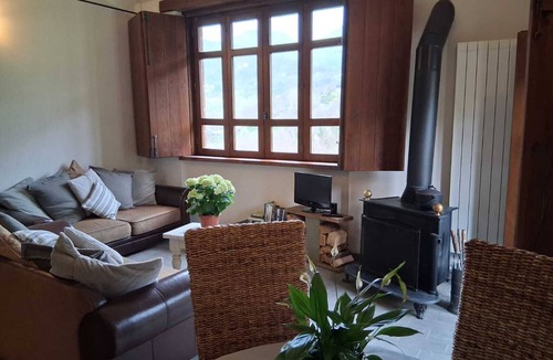 Guzzano-pieve di Controne House | Tuscan Farmhouse, panoramic views, pool, near to Lucca, Pisa & Florence