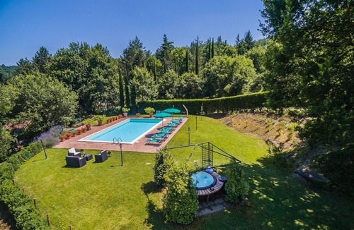 Ripoli Villa | Tuscan villa rental with private pool, jacuzzi, walk to town and views