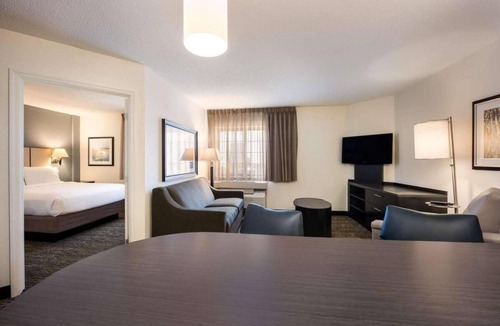 Schiller Park Hotel | TWO Comfortable 1BR Suites With Kitchens, Short Drive to Kohl Children's Museum!