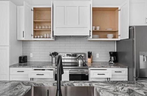 Holy Cross House | TWO CozySuites 3BR - Arsenal Heights, Indy