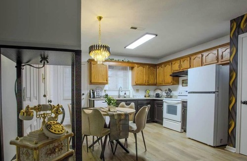 Decatur House | Two Modern 2BR Townhomes Sleeps 8 Decatur AL