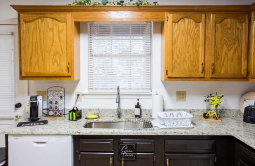 Decatur House | Two Modern 2BR Townhomes Sleeps 8 Decatur AL