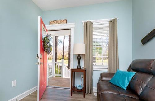 Deltaville House | Two Private Cottages 3BR, Boat Parking, Walk to Marinas