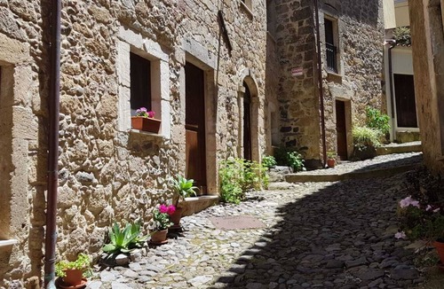 Cuglieri Apartment | Two-room apartment in a 700 house a few km from the sea convenient to all services