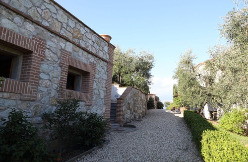 Serravalle Pistoiese Apartment | Two-room apartment in old villa with pool located between Lucca and Florence