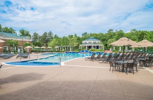 Berkeley Hotel | Two Units with 4BR Suite with Balcony, Spacious Living Room & Kitchen