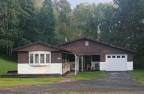 Bruce Crossing House | U.P Trailside stay Near Town w/Heated Breezeway and garage option & parking.