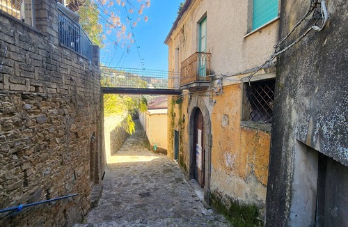 Montecorice Apartment | Unique Cave Stay w/E-Bikes, Fast WiFi, AC, Stunning Views, & HawaiiWC