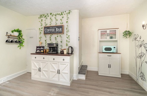 Elizabethtown Apartment | Unique Downtown Elizabethtown 3BR Apt w/Event Space - Lancaster County, Hershey