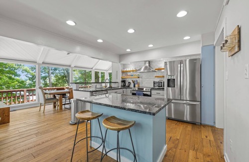Livingston House | Unique Waterfront Home w/Private Beach -You'll Fall In Love with Eagle's Bluff
