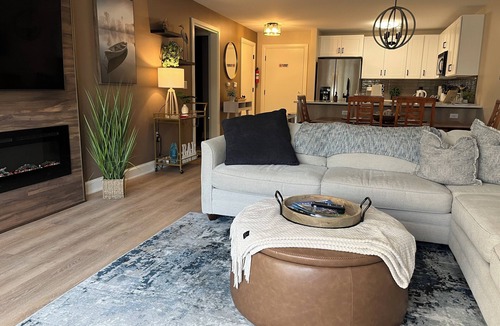 Lake Geneva Condo | Updated 2 BR Interlaken condo close to Lodge & GN/Outdoor Pool/Easy Parking