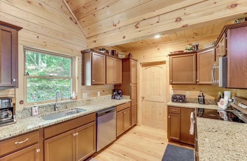 Frank Cabin | Updated Cabin By Linville Falls: Deck & Game Room!