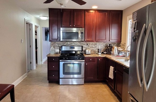 Evergreen Park House | Upscale 4-Bedroom Home by Chicago Dining, Shops, & Hospitals