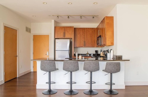 Yankee Hill Apartment | Upscale Apartment Near Lake Michigan · Sleeps 6-7