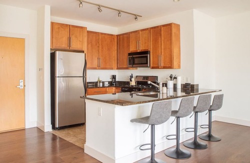 Yankee Hill Apartment | Upscale Apartment Near Lake Michigan · Sleeps 6-7