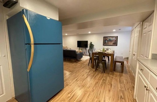 West Falls Church Apartment | Upscale, Full Kitchen, 2-Bedroom Apt