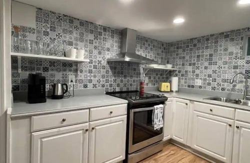 West Falls Church Apartment | Upscale, Full Kitchen, 2-Bedroom Apt