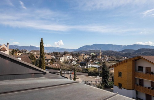 Caldaro Sulla Strada del Vino Apartment | Vacation Apartment "Stompferhof Mansarde" in Caldaro with Shared Pool & Garden