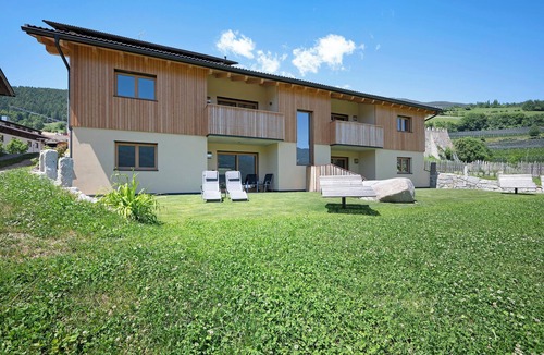 Feldthurns Apartment | Vacation Apartment "Teutenhofer Zwetschge" on the Farm with Mountain View