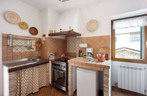 Bellissimi House | Vacation Home 'Appartamento Camomilla' with Mountain View, Terrace & Wi-Fi