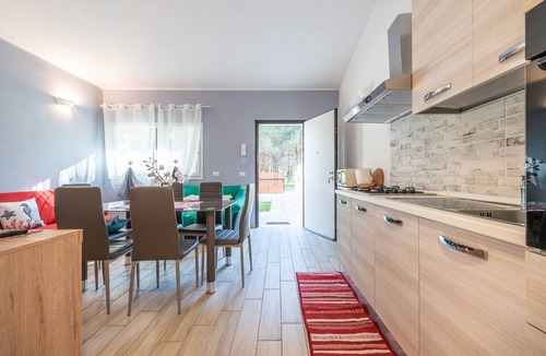 Geremeas House | Vacation Home 'Ibiscus Rosa 2" with Mountain View, Terrace & A/C
