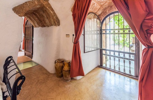 Racale House | Vacation Home “Tia Maria Country Inn - Il Trullo” with Pool, Terrace & Garden